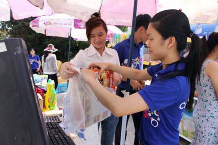 Foire de produits vietnamiens destinée aux ouvriers - ảnh 1